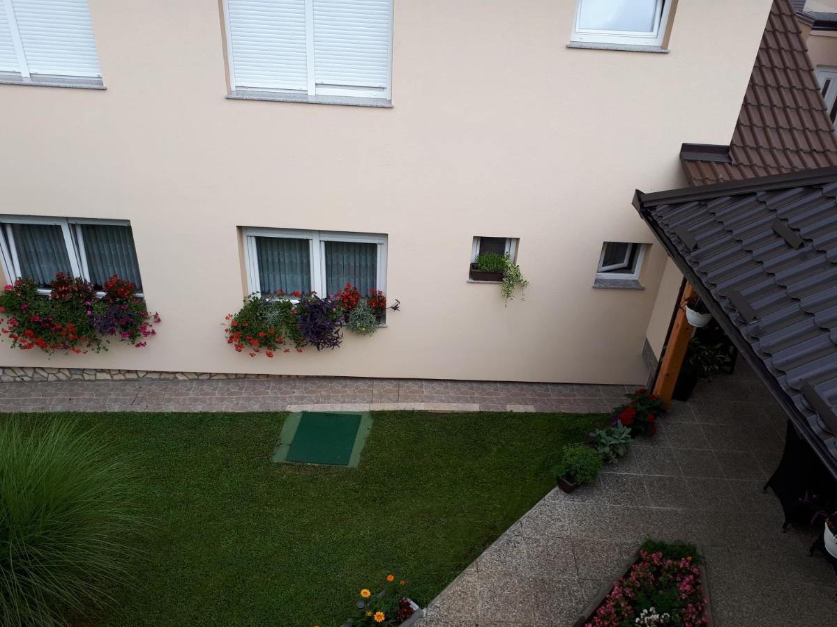 Iris Room & Apartment Slunj Buitenkant foto