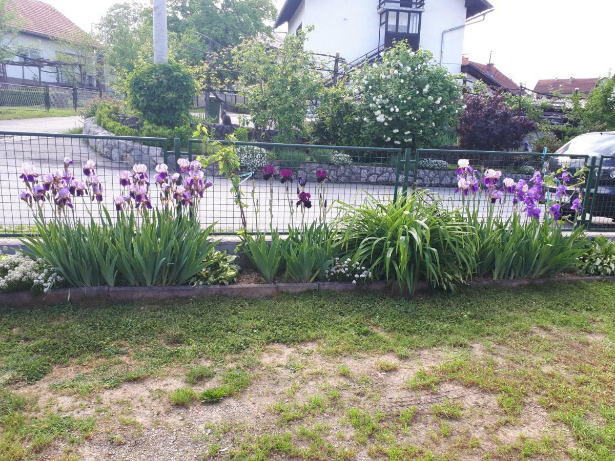 Iris Room & Apartment Slunj Buitenkant foto